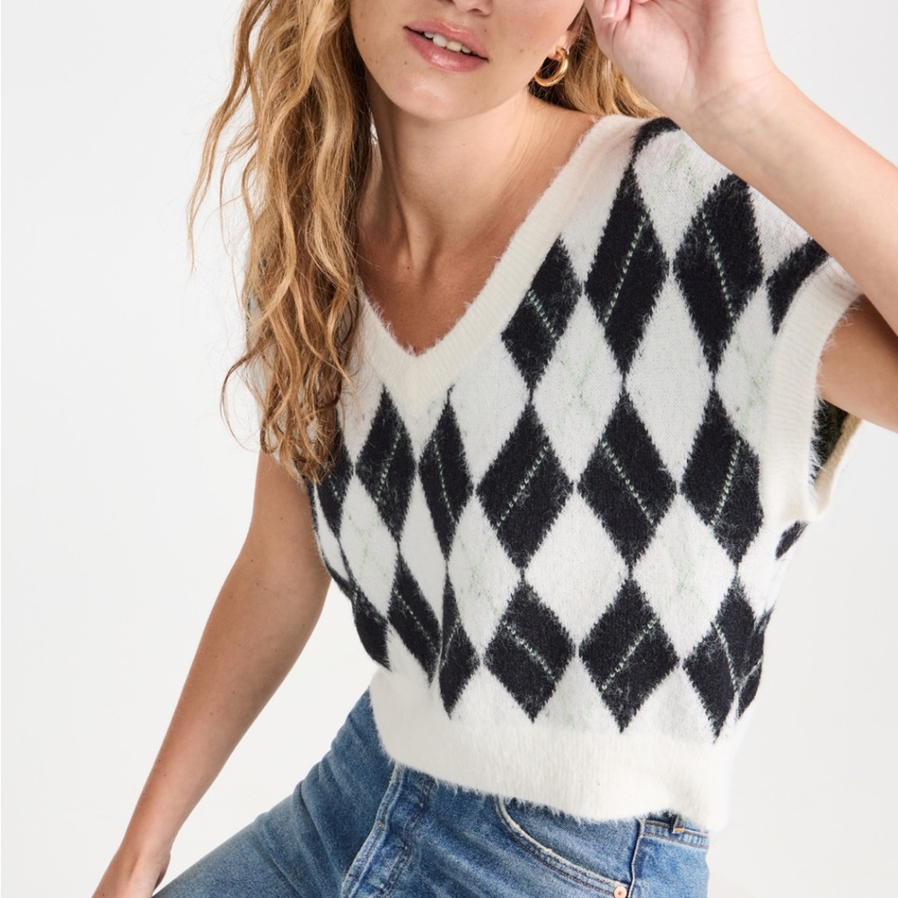 Free people sweater vest. New with tags. Size small.